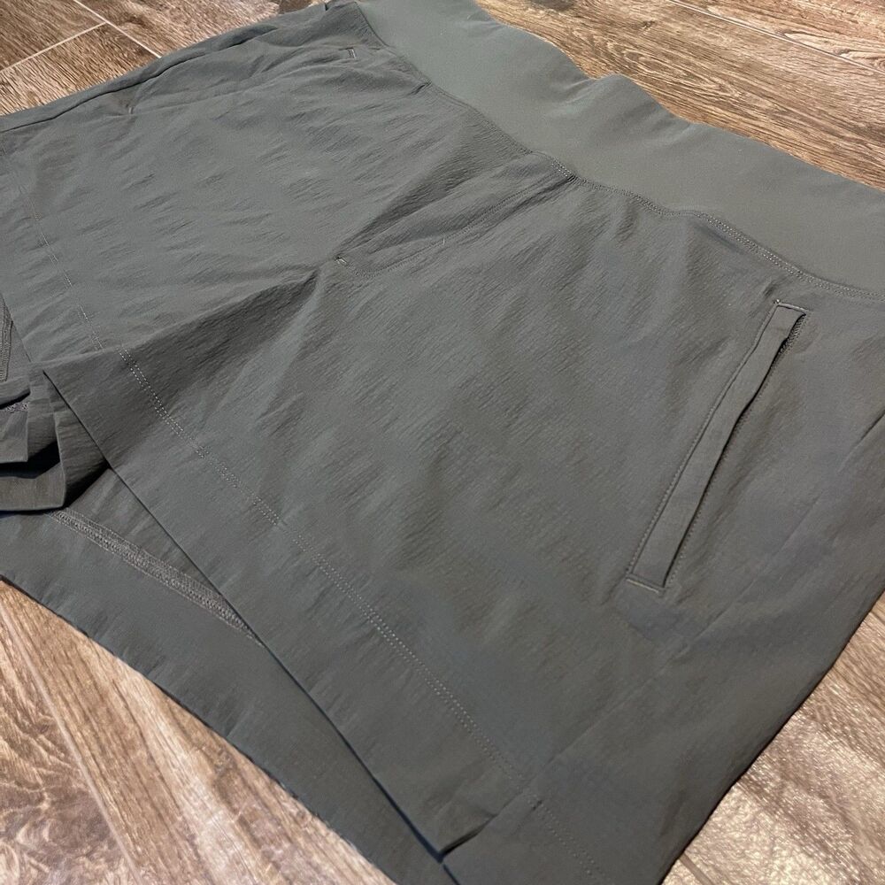 Athleta Womens Size 20 Olive Green Trekkie North Pull On Nylon Stretch Shorts - Picture 2 of 11